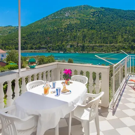Apartment Maestral